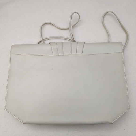 Vintage, butter soft, shoulder purse by Expressions. Light tan - Picture 5 of 8